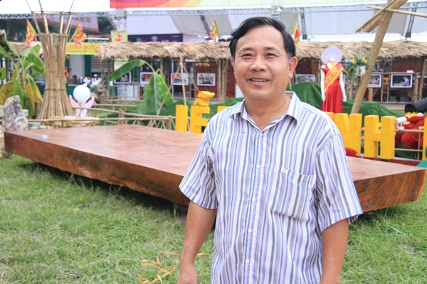 Huyện Phú Xuyên: Mãn nhãn với tấm phản gỗ cẩm lai lớn nhất Việt Nam - Hình 2