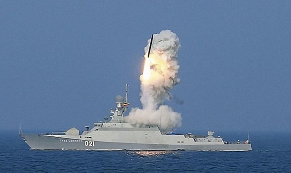 Chiến hạm Nga “chơi” toàn tên lửa siêu thanh, Mỹ sốc nặng - Hình 2