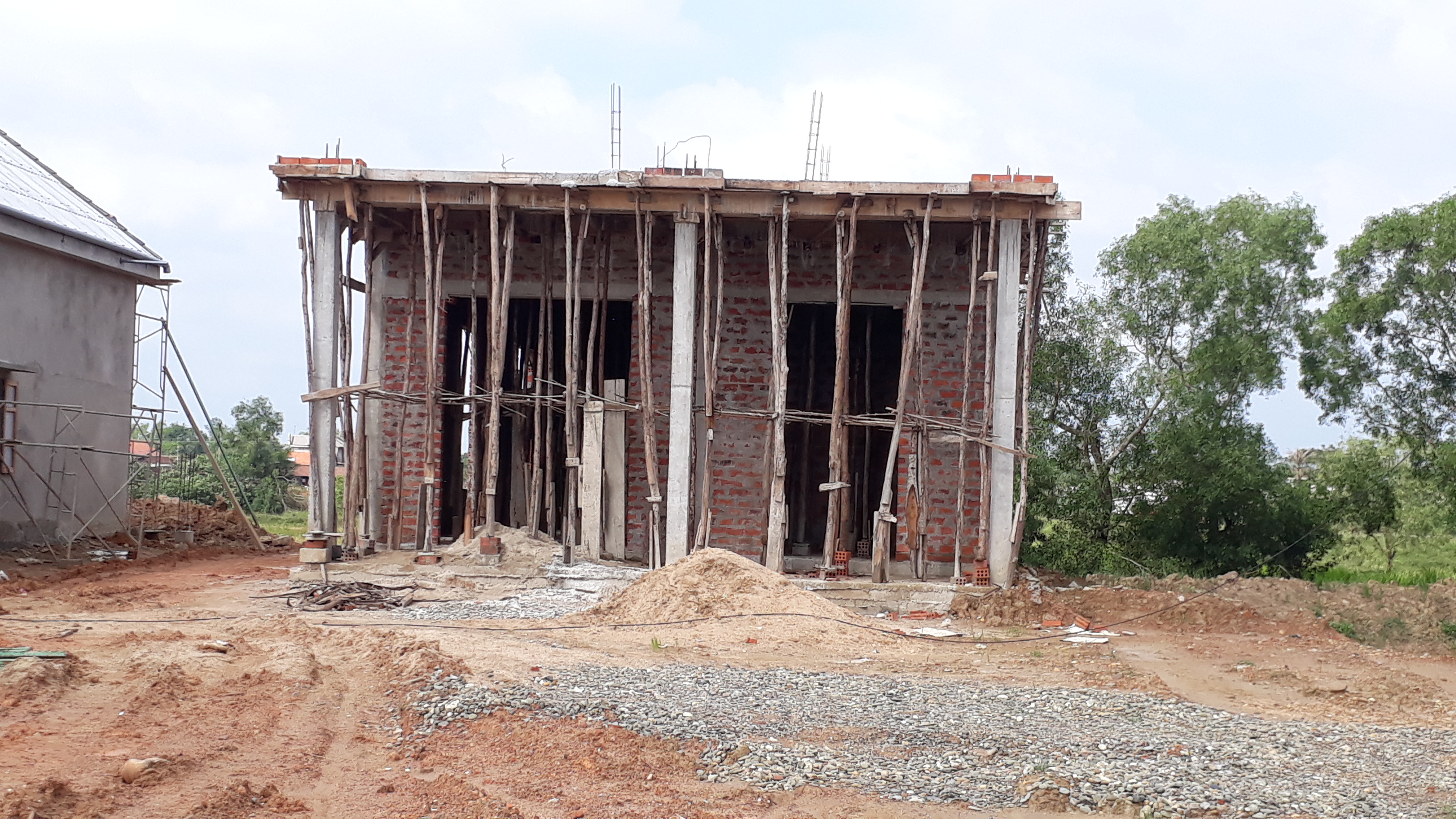 Quảng Trị: Chủ tịch xã lấp hồ cá, xây nhà trái phép trên đất nông nghiệp?