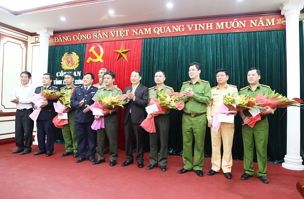Lạng Sơn: Trao thưởng cho lực lượng chức năng lập thành tích xuất sắc - Hình 1