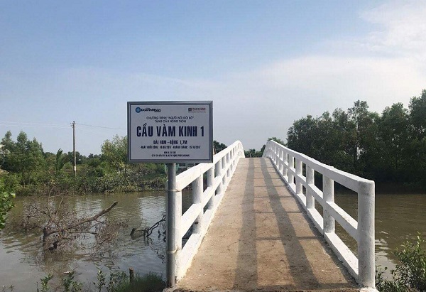 CLB Doanh nhân Sài Gòn bàn giao cầu cho bà con huyện Đông Hải