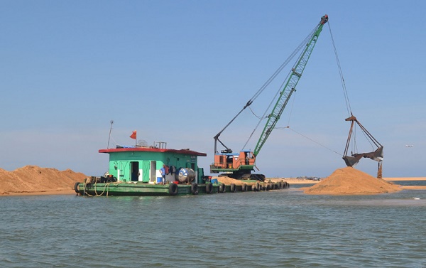 Quảng Ngãi: Đồng ý cho nhấn chìm 62.000 m3 bùn đất tại biển Tịnh Khê - Hình 1