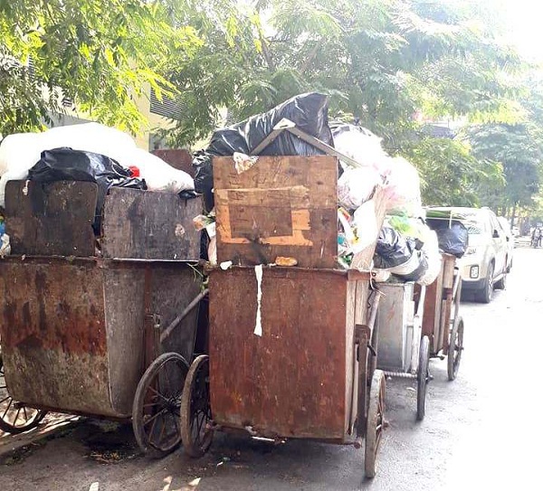 P.Nhân Chính, Hà Nội: Đề nghị xử lý dứt điểm xe tập kết rác tại phố Nguyễn Thị Thập - Hình 1
