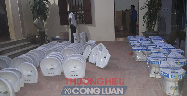 Bắc Giang: Phát hiện, thu giữ lô hàng thiết bị vệ sinh không rõ nguồn gốc, xuất xứ - Hình 5