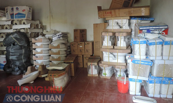 Bắc Giang: Phát hiện, thu giữ lô hàng thiết bị vệ sinh không rõ nguồn gốc, xuất xứ - Hình 1