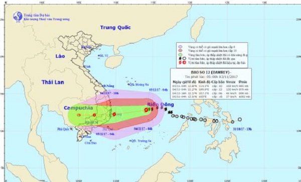 Bão số 12 tiến sát đất liền với sức gió mạnh cấp 10 giật cấp 13