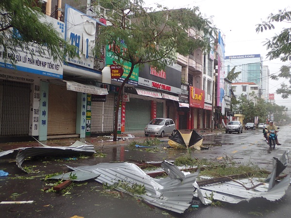 Phóng sự ảnh: Một số hình ảnh thành phố Nha Trang ngay sau cơn bão số 12 - Hình 3