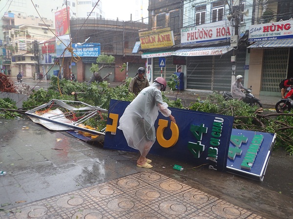 Phóng sự ảnh: Một số hình ảnh thành phố Nha Trang ngay sau cơn bão số 12 - Hình 8