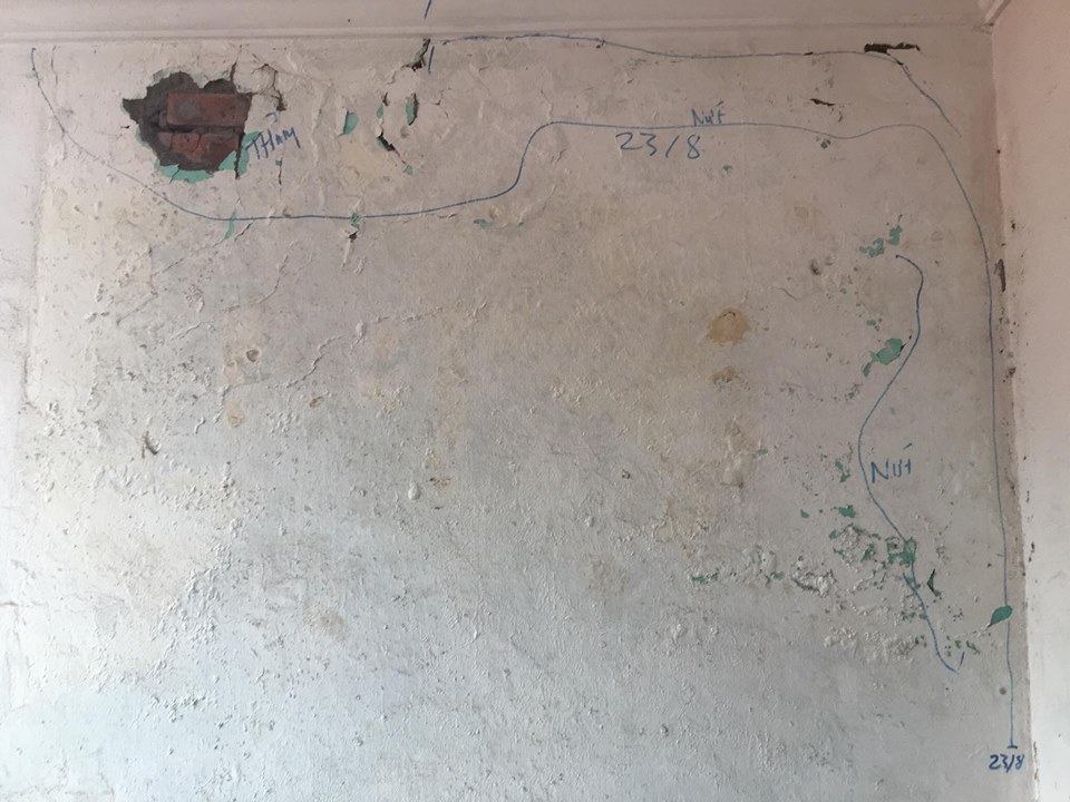 Nhà sụt lún, nứt toác vì hàng xóm phá dỡ nhà mình...