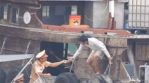 Làm rõ phản ánh "luật ngầm trên sông"