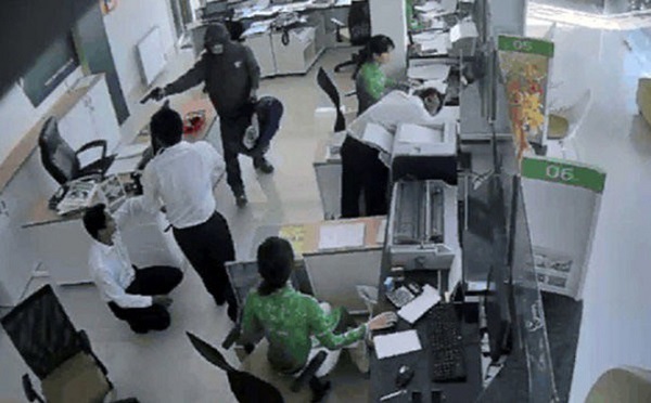 Hà Nội: Bắt giữ một đối tượng cướp 200 triệu đồng