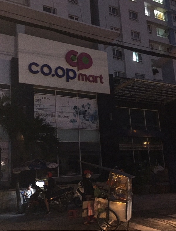 Chung cư Đất Phương Nam - Kỳ 3: “Chợ cóc” bao vây, cán bộ chính quyền chỉ… “tiếp thu”