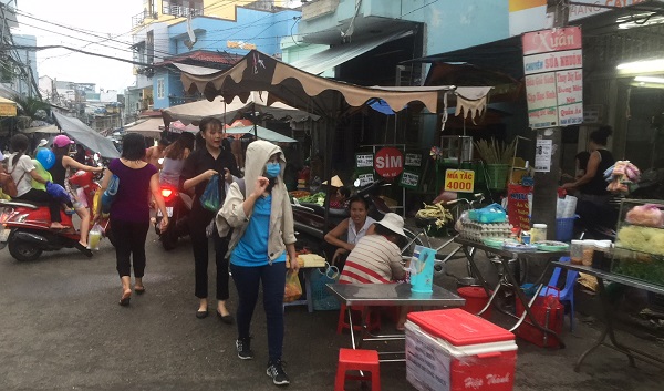 Phường 12 (Bình Thạnh, TP. HCM): Chợ tự phát – Nỗi lo mất an toàn thực phẩm - Hình 2