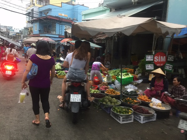 Phường 12 (Bình Thạnh, TP. HCM): Chợ tự phát – Nỗi lo mất an toàn thực phẩm - Hình 3