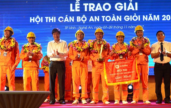 Điện lực Nam Định giành Cúp Vàng Hội thi Cán bộ An toàn giỏi ngành điện