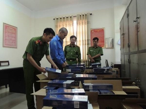 Hà Nam: Bắt giữ 10 .000 bao thuốc lá 555 nhập lậu - Hình 1
