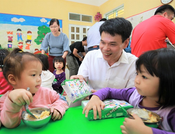 Vinamilk hỗ trợ 3 tỷ đồng cho người dân vùng lũ 3 tỉnh Yên Bái, Hòa Bình và Thanh Hóa - Hình 5