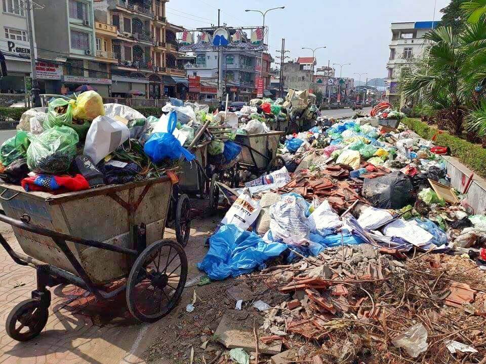 Thành phố du lịch “ngập tràn” trong rác