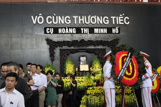 Chùm ảnh: Phó Thủ tướng đến viếng cụ Hoàng Thị Minh Hồ