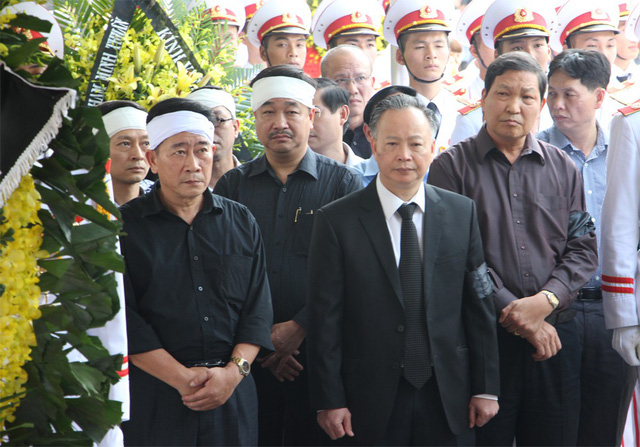 Chùm ảnh: Phó Thủ tướng đến viếng cụ Hoàng Thị Minh Hồ - Hình 9