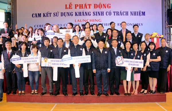 Lễ phát động: 'Cam kết sử dụng kháng sinh có trách nhiệm'