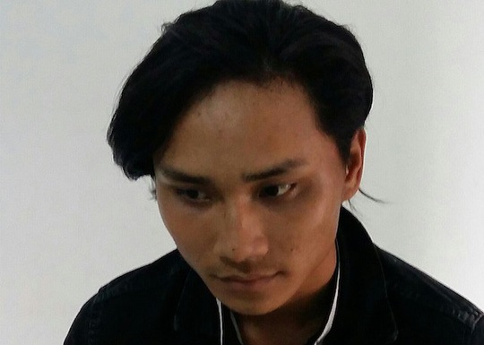 Vĩnh Long: Nam thanh niên đốt xe máy rồi tấn công công an