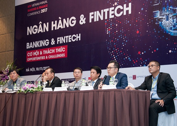 Khách hàng hào hứng với trải nghiệm thanh toán QR Pay của VietinBank