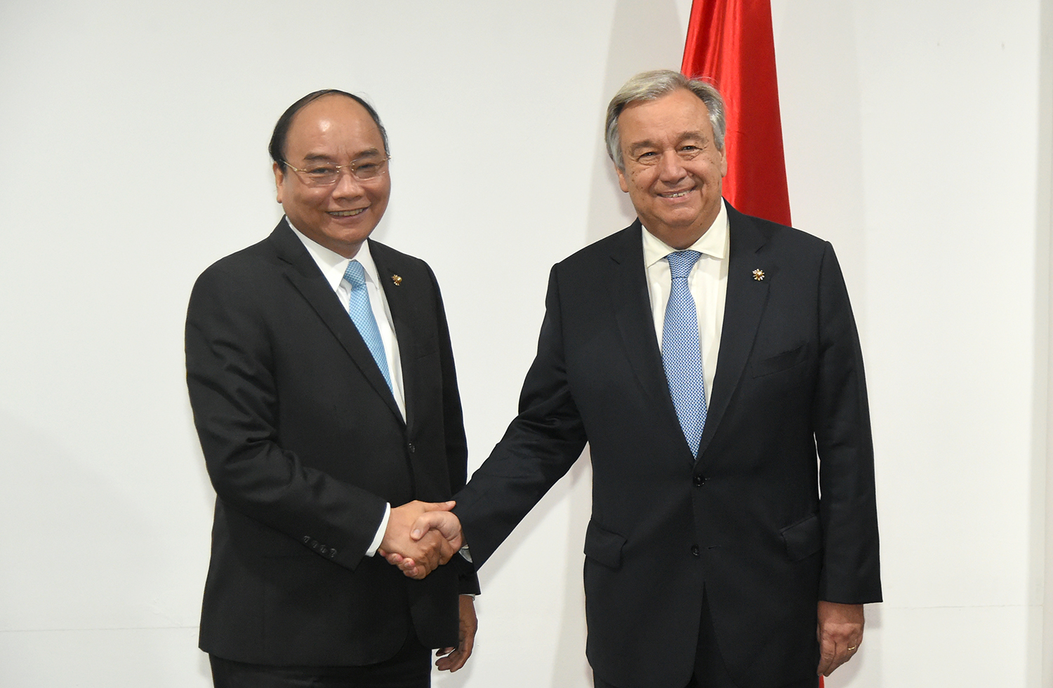 Thủ tướng Nguyễn Xuân Phúc kết thúc chuyến tham dự ASEAN-31 - Hình 4
