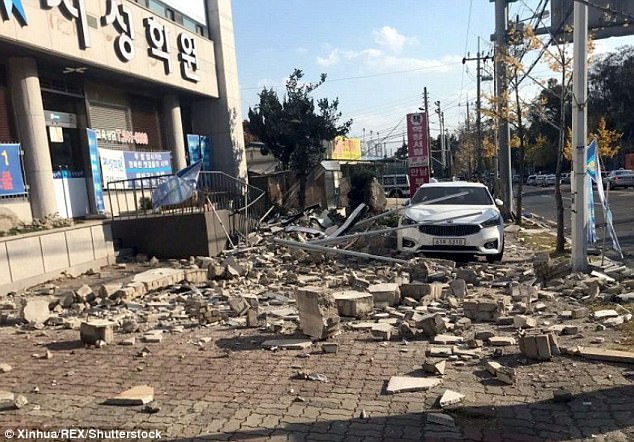 Trận động đất kinh hoàng tại Hàn Quốc: Nhiều ngôi nhà bị đổ sập - Hình 1