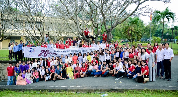 Họp mặt Kỷ niệm 20 năm ngày ra trường và trao học bổng cho tân sinh viên