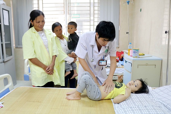 Phú Thọ: 145 trẻ nhập viện nghi do bị ngộ độc thực phẩm - Hình 1