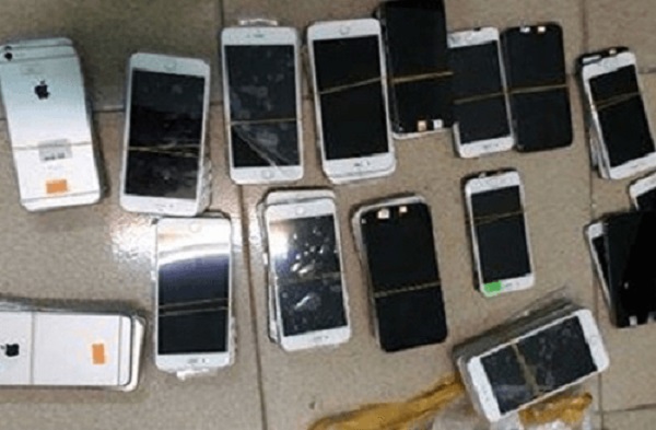 Hà Nội: Thu giữ lô hàng điện thoại iPhone không rõ nguồn gốc - Hình 1