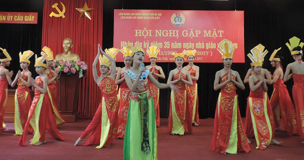 Quận Cầu Giấy (Hà Nội): Kỷ niệm 35 năm ngày Nhà giáo Việt Nam - Hình 3