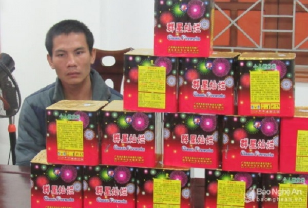 Nghệ An: Bắt giữ đối tượng tàng trữ 40kg pháo nổ tại nhà riêng - Hình 1