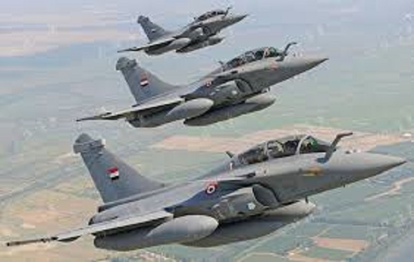 Không quân Ai Cập phá hủy 10 xe chở vũ khí ở biên giới giáp với Libya - Hình 1