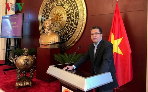 Đại sứ quán Việt Nam tại Trung Quốc quyên góp ủng hộ đồng bào bị bão lụt - Hình 1