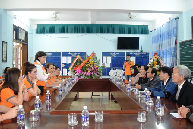 Huế: Nước sạch và áo ấm cho học sinh vùng lũ, lụt - Hình 2