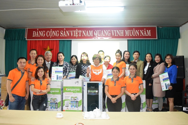 Huế: Nước sạch và áo ấm cho học sinh vùng lũ, lụt - Hình 4