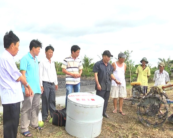 Cà Mau: Nông dân chế tạo thành công máy cày cải tạo đất nuôi tôm - Hình 2