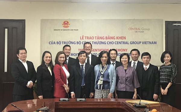 CENTRAL GROUP nhận Bằng khen của Bộ Công Thương vì thành tích quảng bá hàng Việt Nam