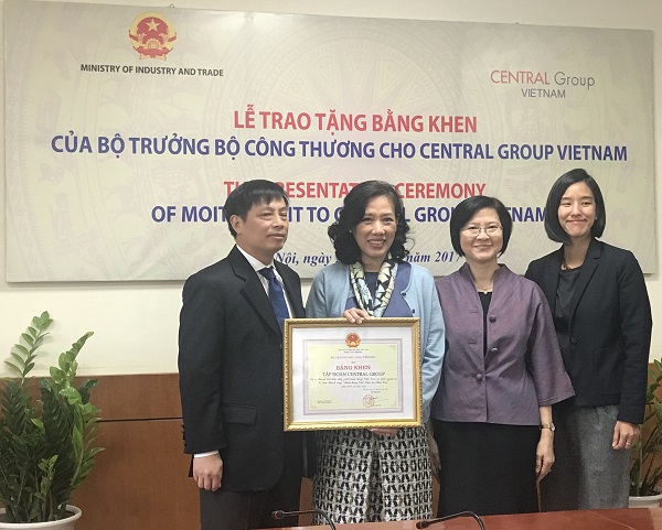 CENTRAL GROUP nhận Bằng khen của Bộ Công Thương vì thành tích quảng bá hàng Việt Nam - Hình 1