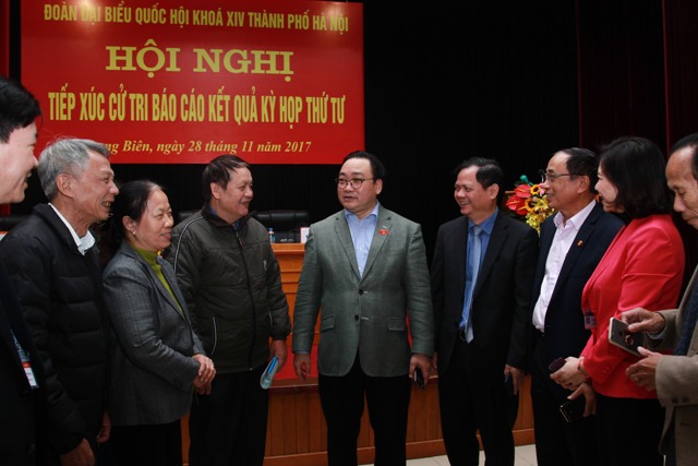Bí thư Thành ủy Hà Nội ghi nhận ý kiến cử tri quận Long Biên - Hình 1