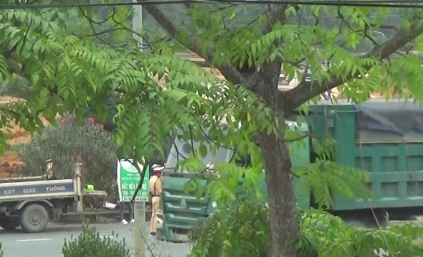 Hà Nội: Xe quá khổ, quá tải "tung hoành" trên Quốc lộ 21A?