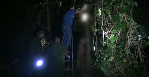 Sài Gòn: Người đàn ông chết khô trên cây