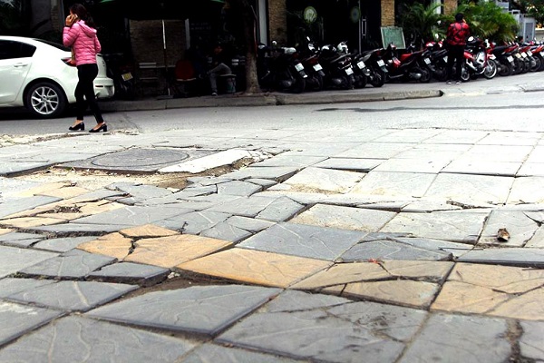 Hà Nội: Thanh tra dự án lát đá vỉa hè chưa đảm bảo chất lượng - Hình 1