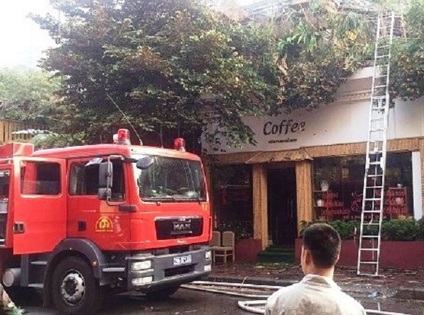 Hà Nội: Cháy lớn ở quán cà phê, nhiều người hoảng loạn chạy thoát thân - Hình 2