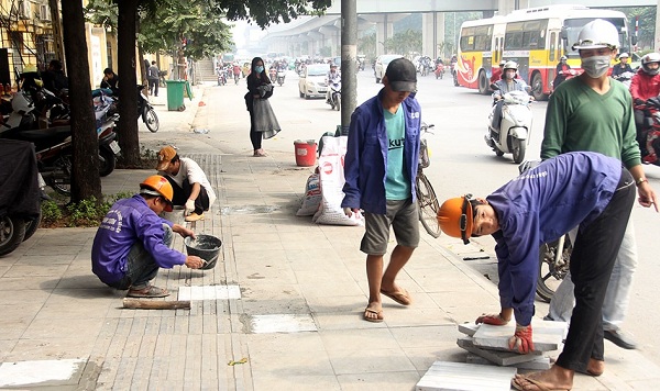 UBND TP. Hà Nội: Chỉ đạo tạm dừng các dự án lát đá vỉa hè