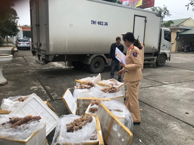 Thanh Hóa: Gần 3 tạ thực phẩm ôi thiu, không rõ nguồn gốc bị bắt giữ
