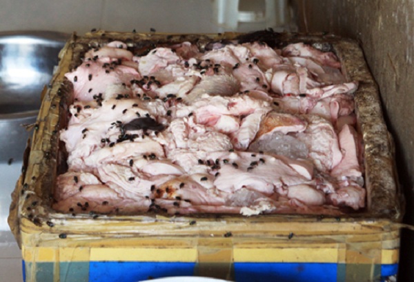 Bắc Ninh: Thu giữ gần 850 kg lòng lợn thối đang trên đường đi tiêu thụ - Hình 1