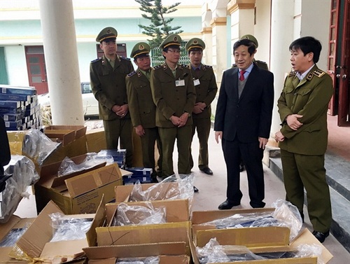 Quảng Bình: Bắt giữ xe tải chở hơn 9.500 bao thuốc lá lậu